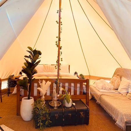 Fen Meadows Glamping - Luxury Cabins And Bell Tents Cambridge  Bagian luar foto