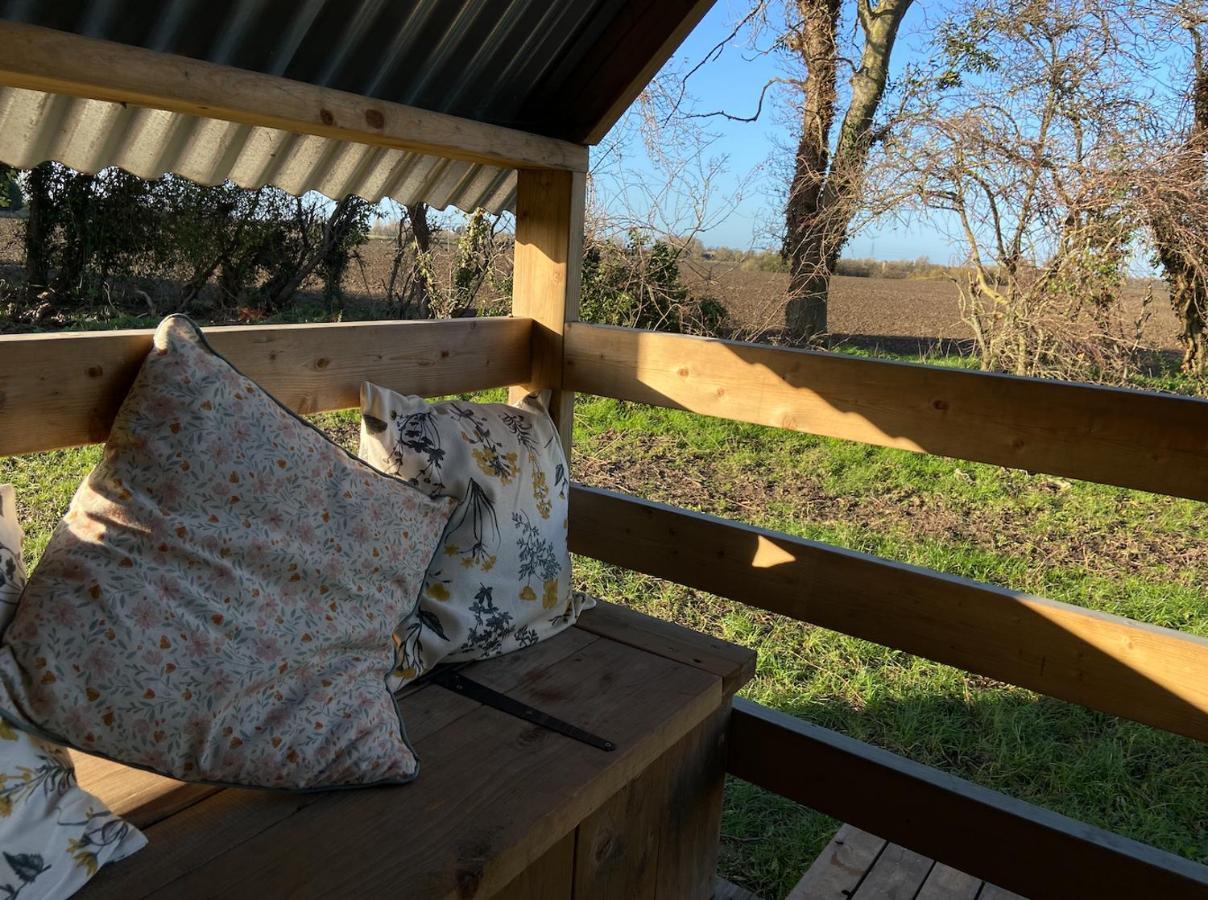 Fen Meadows Glamping - Luxury Cabins And Bell Tents Cambridge  Bagian luar foto