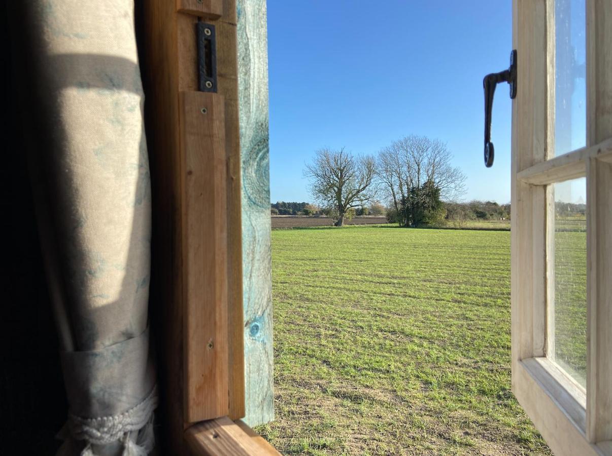 Fen Meadows Glamping - Luxury Cabins And Bell Tents Cambridge  Bagian luar foto