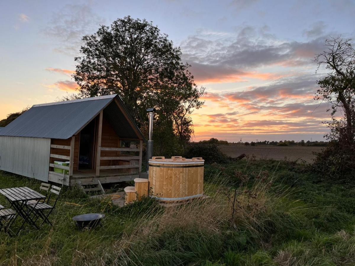 Fen Meadows Glamping - Luxury Cabins And Bell Tents Cambridge  Bagian luar foto