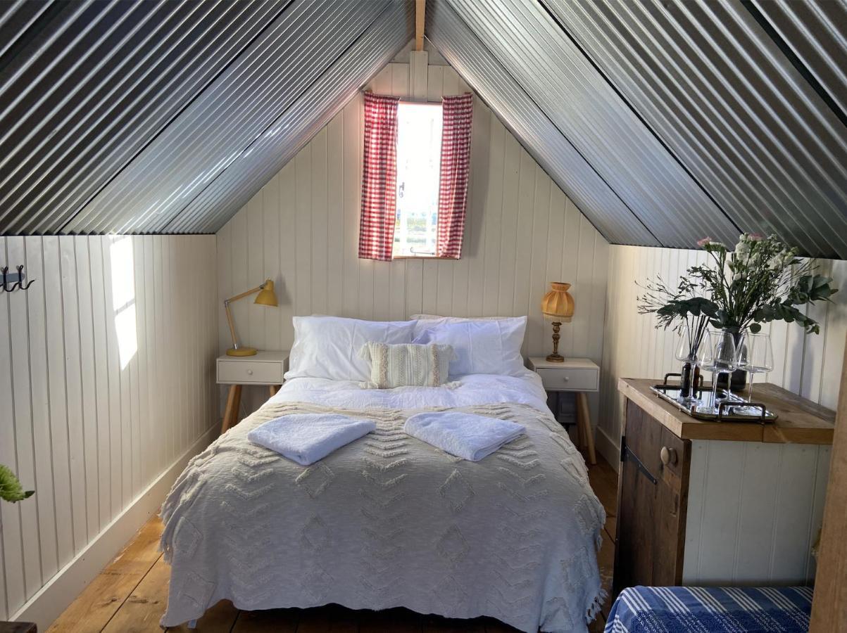 Fen Meadows Glamping - Luxury Cabins And Bell Tents Cambridge  Bagian luar foto