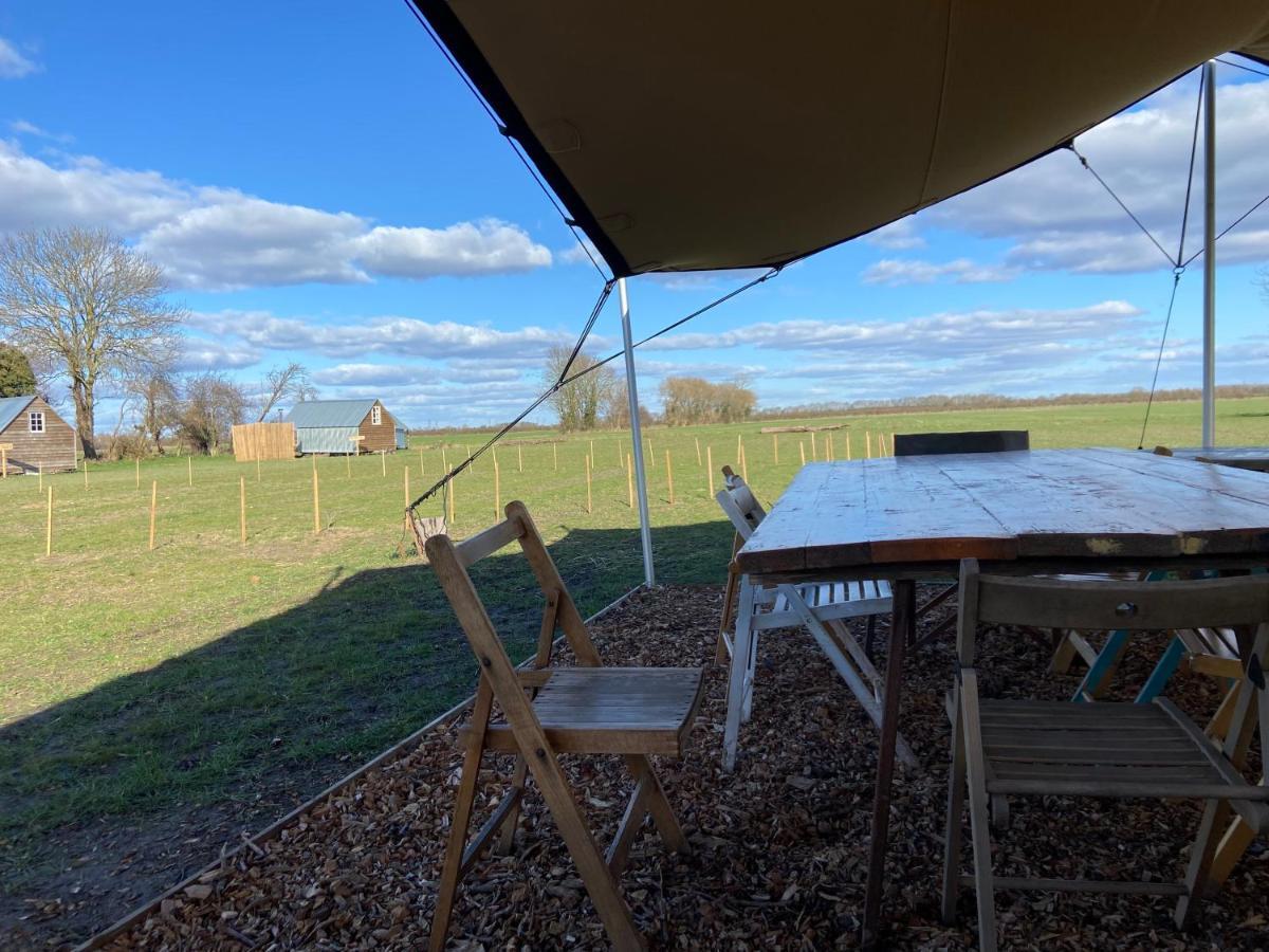 Fen Meadows Glamping - Luxury Cabins And Bell Tents Cambridge  Bagian luar foto