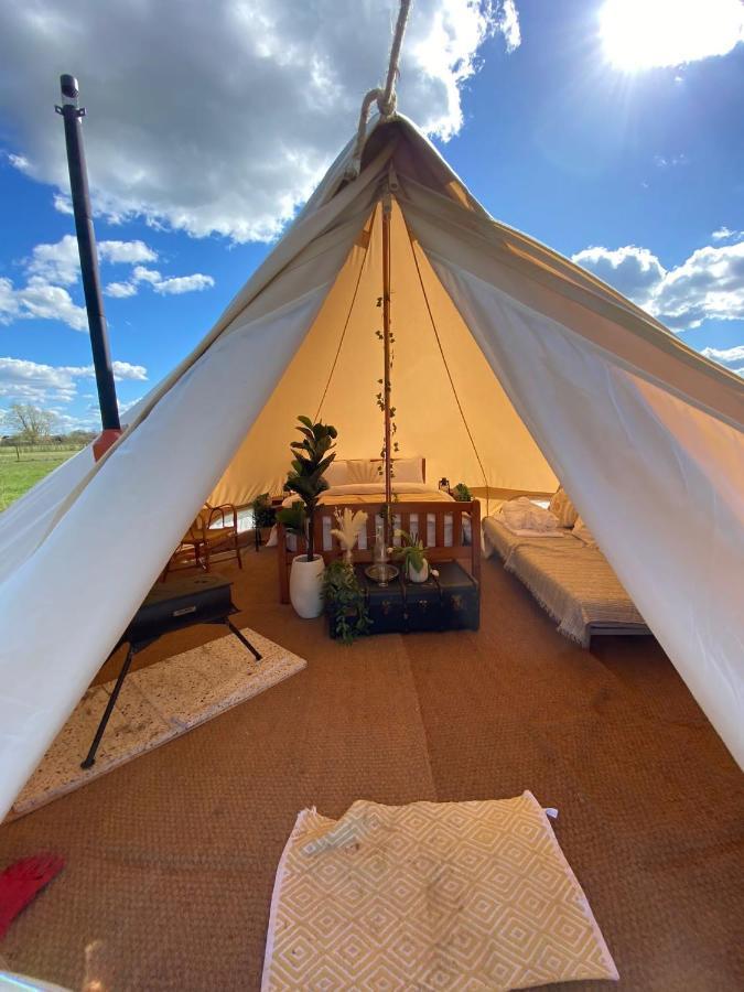Fen Meadows Glamping - Luxury Cabins And Bell Tents Cambridge  Bagian luar foto
