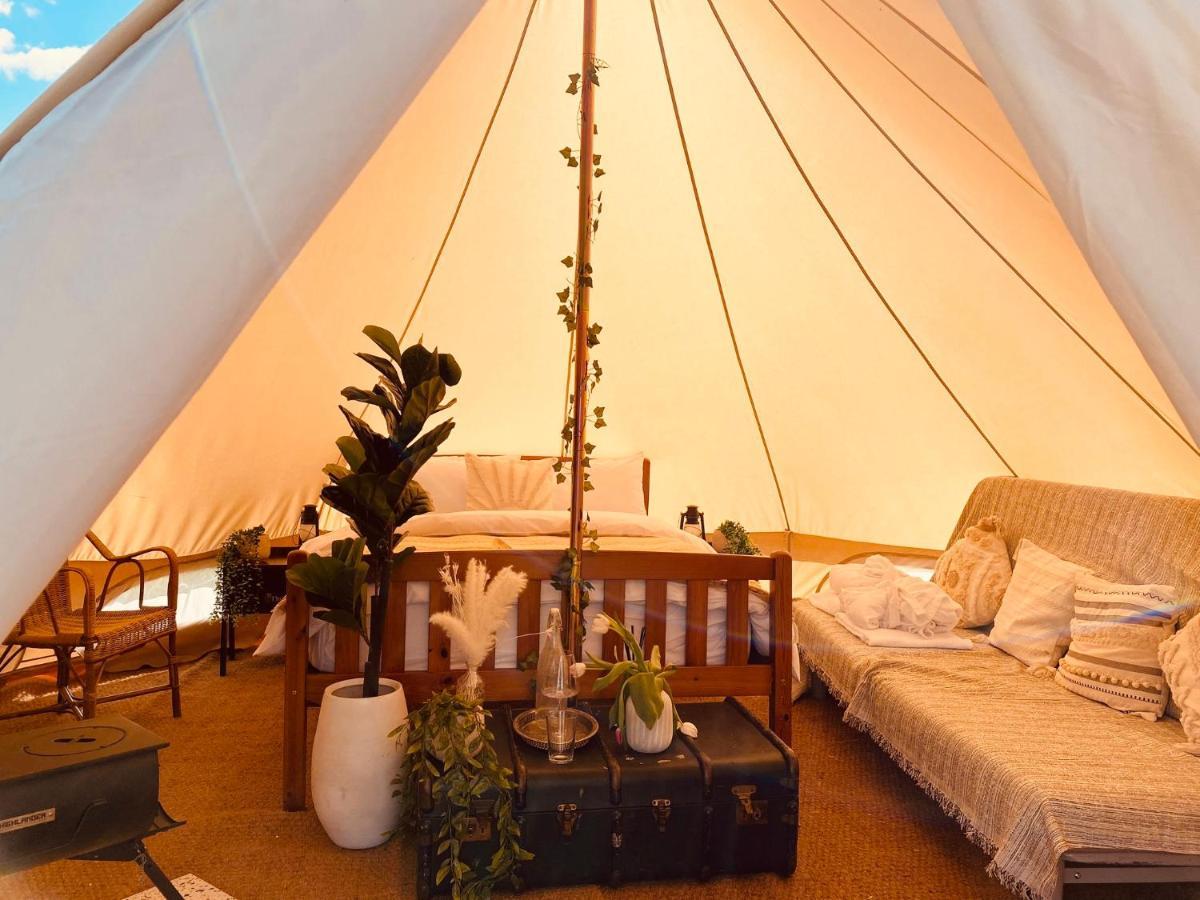 Fen Meadows Glamping - Luxury Cabins And Bell Tents Cambridge  Bagian luar foto