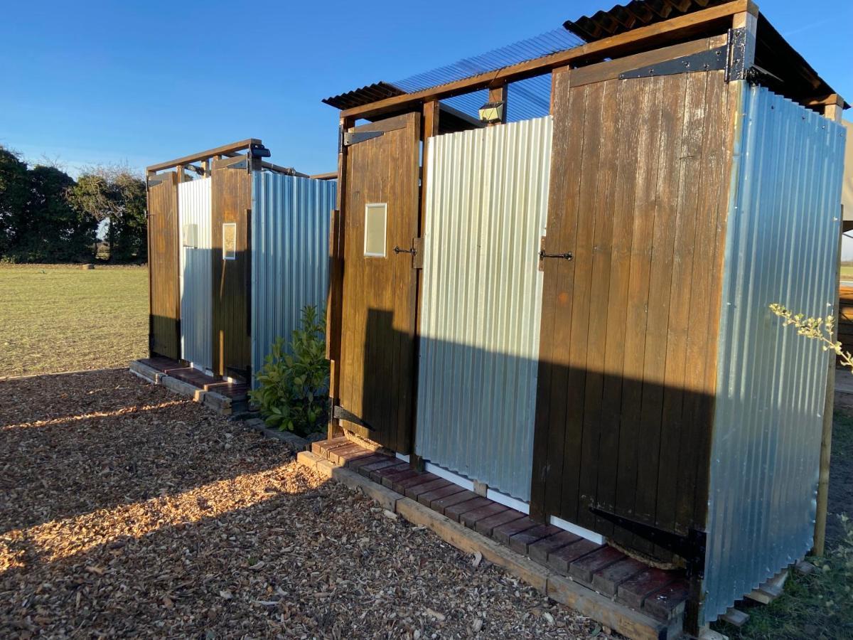 Fen Meadows Glamping - Luxury Cabins And Bell Tents Cambridge  Bagian luar foto