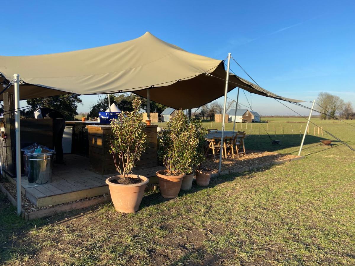 Fen Meadows Glamping - Luxury Cabins And Bell Tents Cambridge  Bagian luar foto