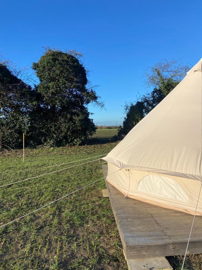 Fen Meadows Glamping - Luxury Cabins And Bell Tents Cambridge  Bagian luar foto
