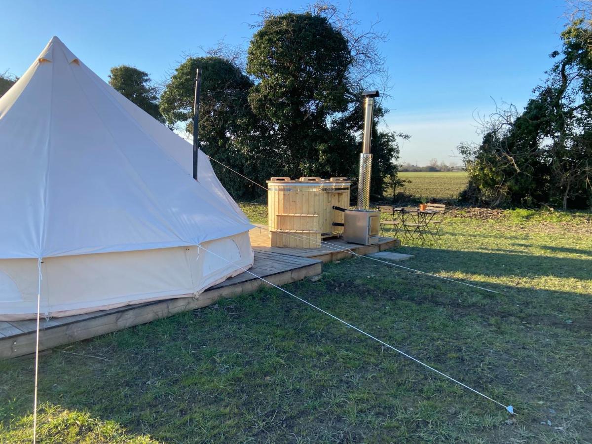 Fen Meadows Glamping - Luxury Cabins And Bell Tents Cambridge  Bagian luar foto