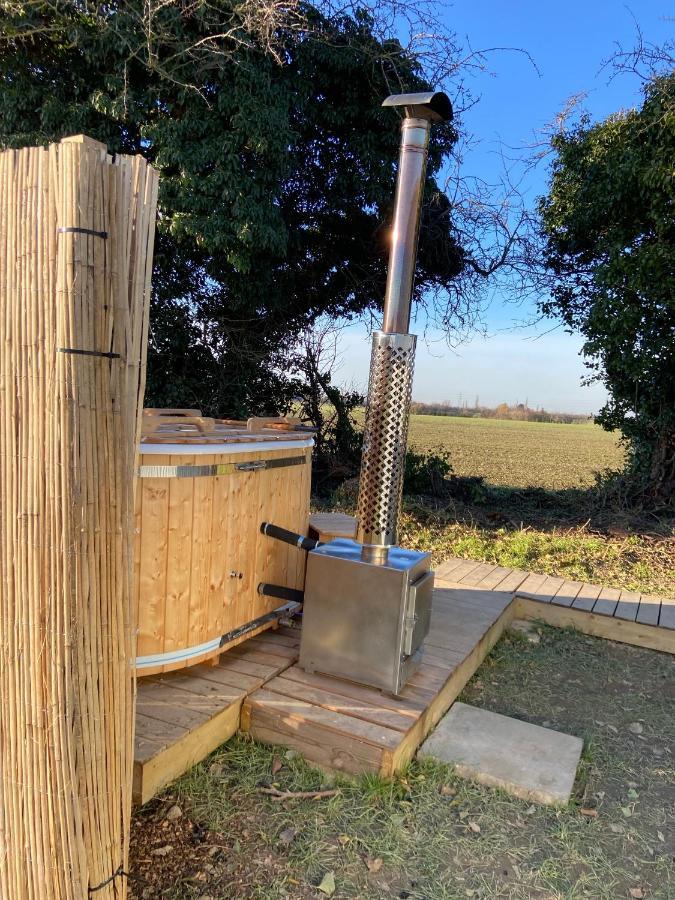 Fen Meadows Glamping - Luxury Cabins And Bell Tents Cambridge  Bagian luar foto