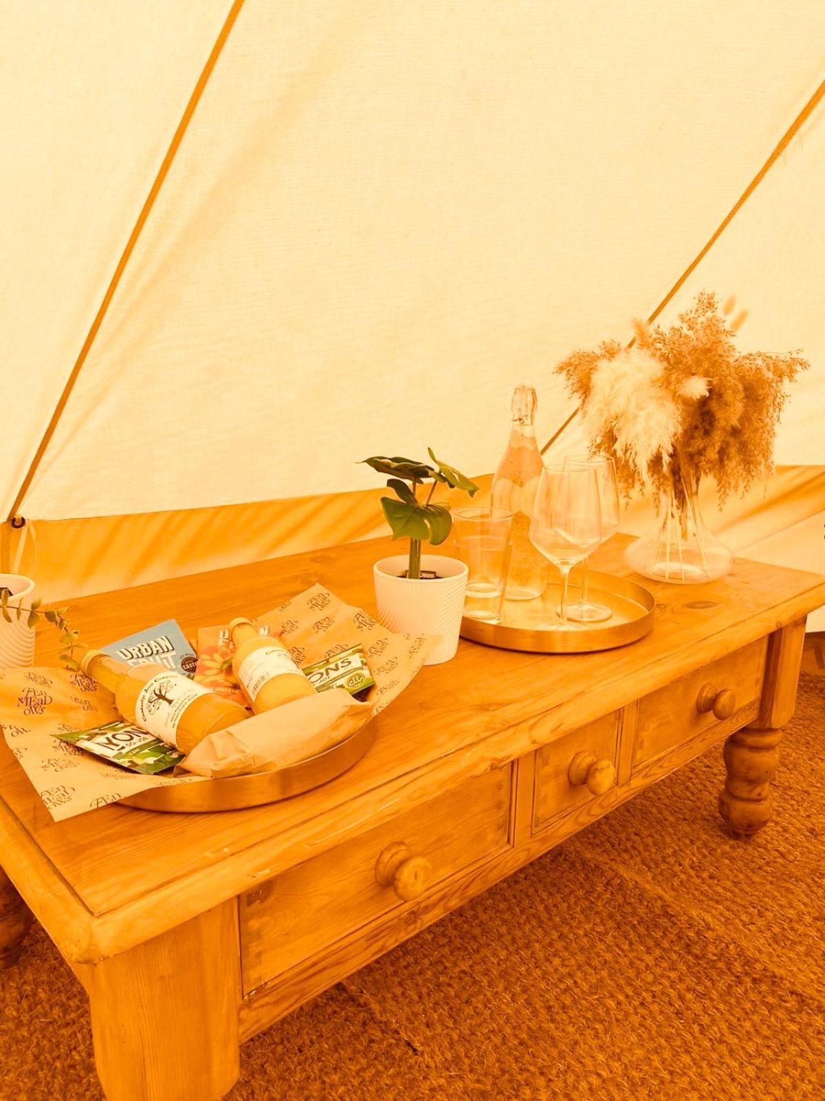 Fen Meadows Glamping - Luxury Cabins And Bell Tents Cambridge  Bagian luar foto